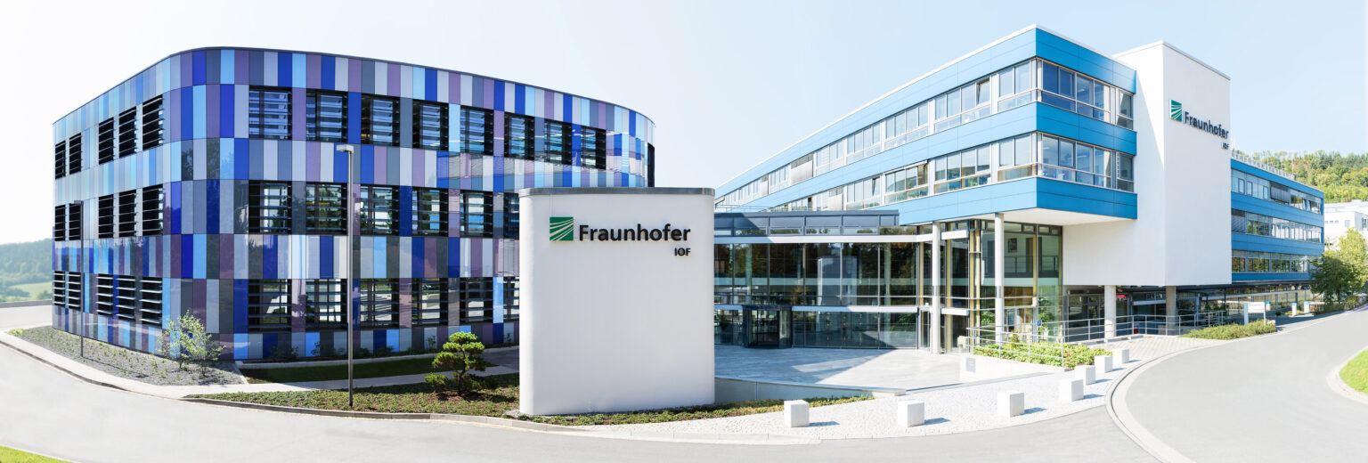 fraunhofer-institut-panorama-1-1536x520-1.jpg